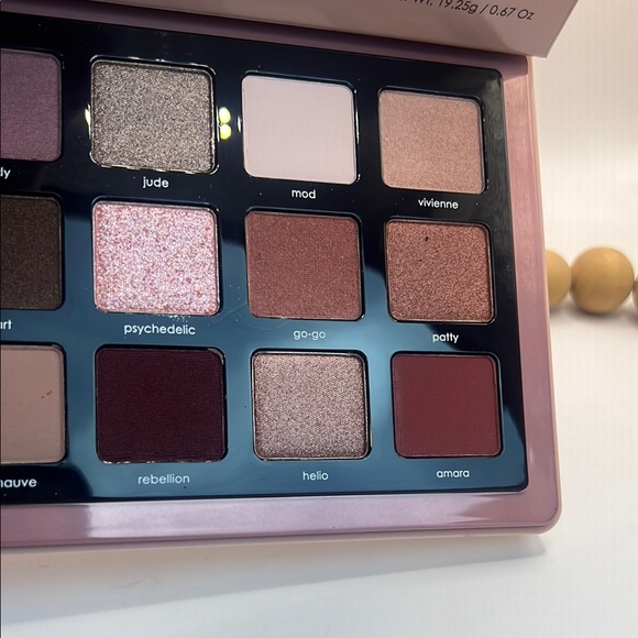 Natasha Denona Retro Eyeshadow Palette - Picture 5 of 9